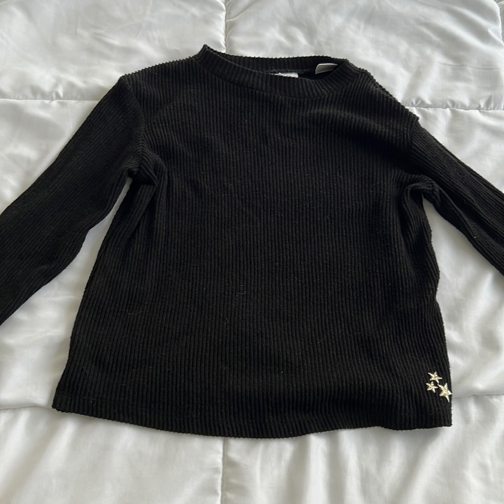 Little girls ribbed black shirt size 4/5yrs